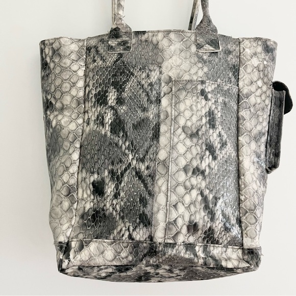 Buxton Faux Reptile Snakeskin Gray Cream Tote Bag w Exterior Pockets Spacious M - Picture 4 of 11